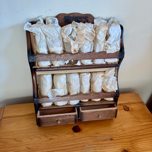 Vintage Deadstock 13 Piece Spice Set with Wooden Rack New Original Box - Picture 6 of 10